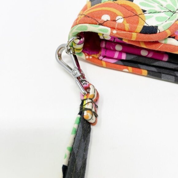 VERA BRADLEY | Quilted Chevron Floral Bright Wristlet Wallet - Picture 5 of 12